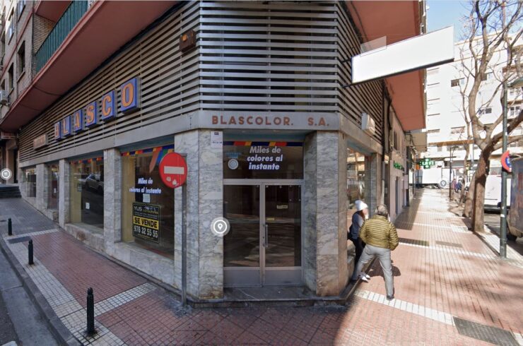 LOCAL SANGENIS ESQUINA JORDANA